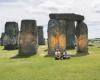 Zwei Umweltschützer wurden verhaftet, nachdem sie in Großbritannien Farbe auf Stonehenge-Monolithen gesprüht hatten