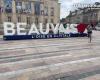 Beauvais wird in XXL-Buchstaben auf der Place Jeanne-Hachette angezeigt