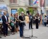 Familie, gewählte Beamte und Bevölkerung versammelten sich, um die Ausstellung über Jean Hugo im Médard-Museum in Lunel zu eröffnen
