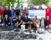 Rund dreißig Freiwillige beteiligen sich an der Brome Lake Cleanup