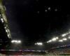 Deutschland-Dänemark: Ein Mann kletterte während des Spiels auf das Dach des Stadions (Foto)