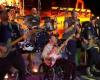 Michael J. Fox tritt im Rollstuhl mit Coldplay in Glastonbury auf