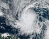 Auf den Westindischen Inseln wird Béryl zum ersten Hurrikan der Saison und bedroht Martinique