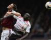 Fußball. Alkohol, zerrissenes Hemd … Spieler Andy Carroll wurde in London in eine Auseinandersetzung verwickelt.