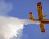 Zwei Canadair-Flugzeuge der Royal Air Force bekämpfen Waldbrände in Portugal