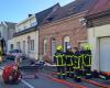 Als ein Haus Feuer fängt, gelang es den Feuerwehrleuten, den Brand schnell zu löschen