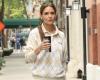 Katie Holmes bringt diesen Retro-Druck auf den neuesten Stand