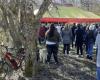 die letzte Hommage seines Dorfes an Paul Varry, einen Radfahrer, der in Paris von einem Autofahrer getötet wurde