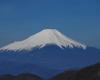 Neuester erster Schnee, den es je auf dem Fuji gegeben hat