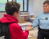 Belästigung in der Schule. Polizisten leisten Prävention an Schulen