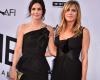 Courteney Cox sagt, Jennifer Aniston habe Kleidungsstücke aus „Friends“ mitgenommen