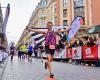 VIDEO. „Ich möchte wirklich, dass die Leute es versuchen“, die verrückte Herausforderung eines Studenten, den Marathon in Sandalen zu laufen