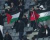 Trotz des Verbots wurden im Stade de France palästinensische Flaggen geschwenkt