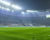 die Bilder der furchtbar leeren Tribünen des Stade de France