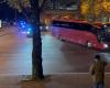 die beeindruckende Polizeieskorte bei der Ankunft des israelischen Busses im Stade de France