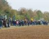 Mindestens 700 Anti-Becken-Demonstranten versammelten sich in Saint-Sauvant in Vienne