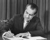 Nixon stimmt dem Bau der Alaska-Pipeline zu