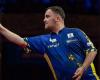 Ein weiterer Major: Luke Littler gewinnt nicht weniger als 15 Legs in Folge gegen Lukeman und gewinnt den Grand Slam of Darts