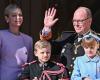 Jacques und Gabriella von Monaco auf dem Balkon mit Albert II. und Charlene, um an der Militärparade einschließlich der Republikanischen Garde teilzunehmen