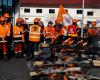 Mitarbeiter von ArcelorMittal in Reims machen ihrem Ärger Luft, nachdem die Schließung des Standorts bekannt gegeben wurde