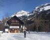 Hautes-Alpes. Die Pistenraupen sind in den nordischen Gebieten unterwegs, die Saison ist eröffnet