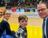 Prinzessin Estelle und Prinz Oscar nehmen an einem spannenden Basketballspiel gegen den Weltmeister teil