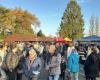 Ein riesiger Andrang auf dem Weihnachtsmarkt in dieser Stadt