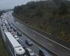 Monster-Stau in der Côte d’Or nach einem Unfall auf der A6, der Autobahn gesperrt