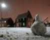 Flughäfen – darunter Manchester und Liverpool – schließen Start- und Landebahnen, da Schnee und Eisregen über Großbritannien hereinbrechen