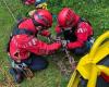 Gard. Ein Wanderer steckt in den Klippen fest. Die Feuerwehrleute tun alles, um ihn zu retten