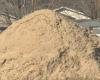 Einsatzkräfte bereiten die Straßen auf den Schneesturm vor