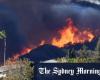 Einwohner von Pacific Palisades, LA fliehen aus ihren Häusern; Das Feuer breitet sich auf Pasadena aus