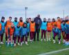 PSG: Wenn Teddy Riner, Arm in einer Schlinge, mit den Frauen und den Hoffnungsträgern des Vereins Fußball spielt