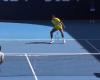 Mpetshi Perricard holt sich den Matchball gegen Monfils – Australian Open – Tennis Video