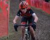 Hugo ANTUNES auf dem Podium der regionalen Crossmeisterschaft in Auxerre