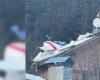 Ein Touristenflugzeug stürzt in ein Chalet in Méribel